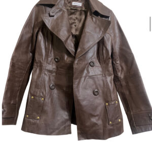 Chaqueta estilo trench en piel sintética color chocolate